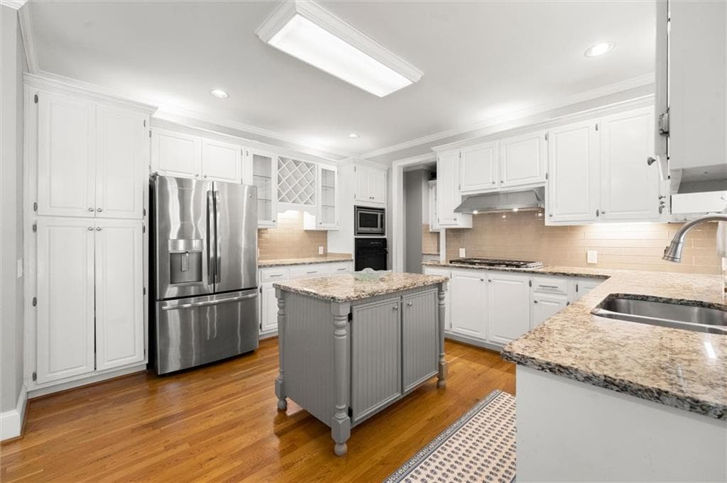6 bedroom, 4 bathroom, 3,936 sq ft single family residence for sale at 5020 Hamptons Club Drive, Alpharetta, GA 30004 — photo 5