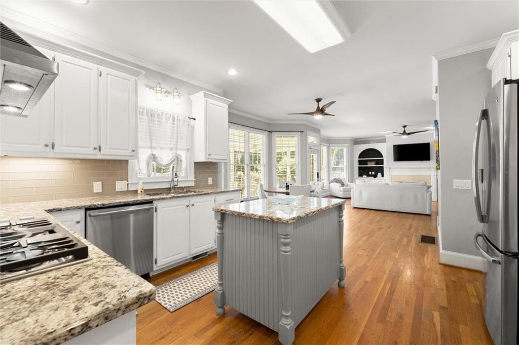 6 bedroom, 4 bathroom, 3,936 sq ft single family residence for sale at 5020 Hamptons Club Drive, Alpharetta, GA 30004 — photo 9