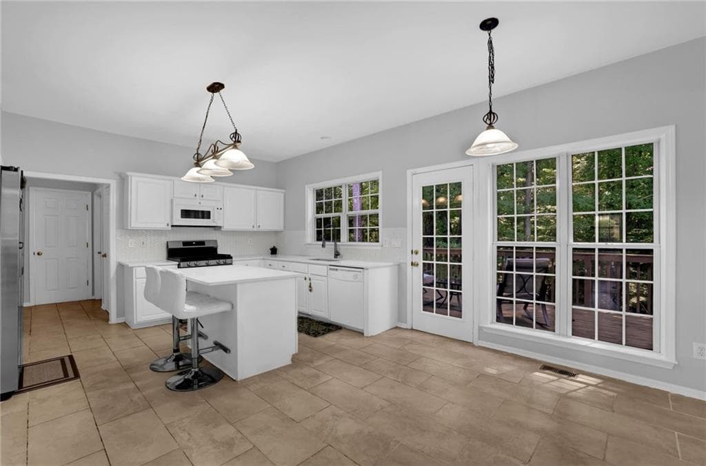 4 bedroom, 3 bathroom, 2,675 sq ft single family residence for sale at 3550 Myrtlewood Chase, Kennesaw, GA 30144 — photo 8