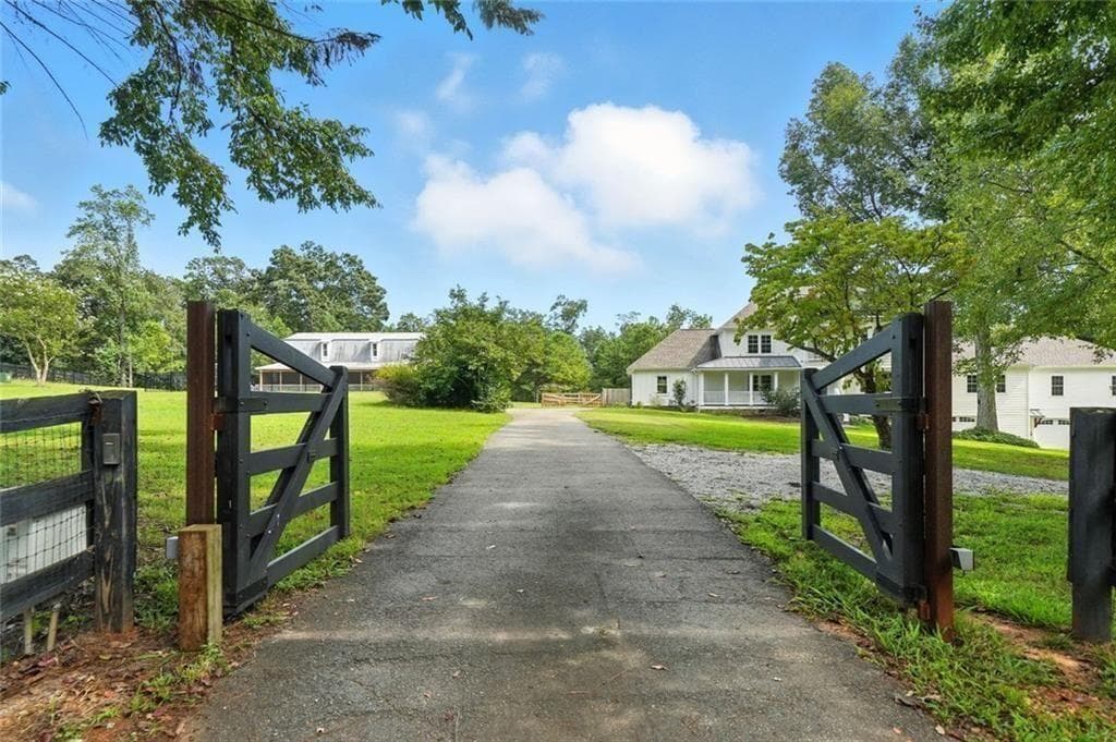 5 bedroom, 6 bathroom, 5,889 sq ft single family residence for sale at 1092 Old Lathemtown Road, Canton, GA 30115 — photo 4