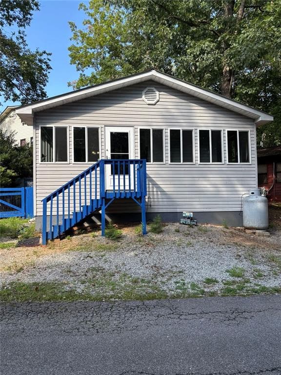2 bedroom, 1 bathroom, 900 sq ft single family residence for sale at 61 Rocky Lane, Cleveland, GA 30528 — photo 1 of 29