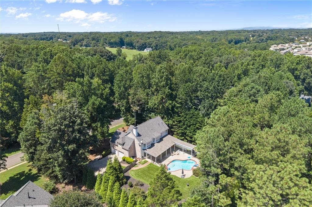 6 bedroom, 4 bathroom, 3,936 sq ft single family residence for sale at 5020 Hamptons Club Drive, Alpharetta, GA 30004 — photo 3