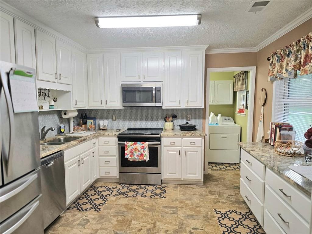 4 bedroom, 3 bathroom, 1,599 sq ft single family residence under contract at 122 Spring Valley Circle, Stockbridge, GA 30281 — photo 5