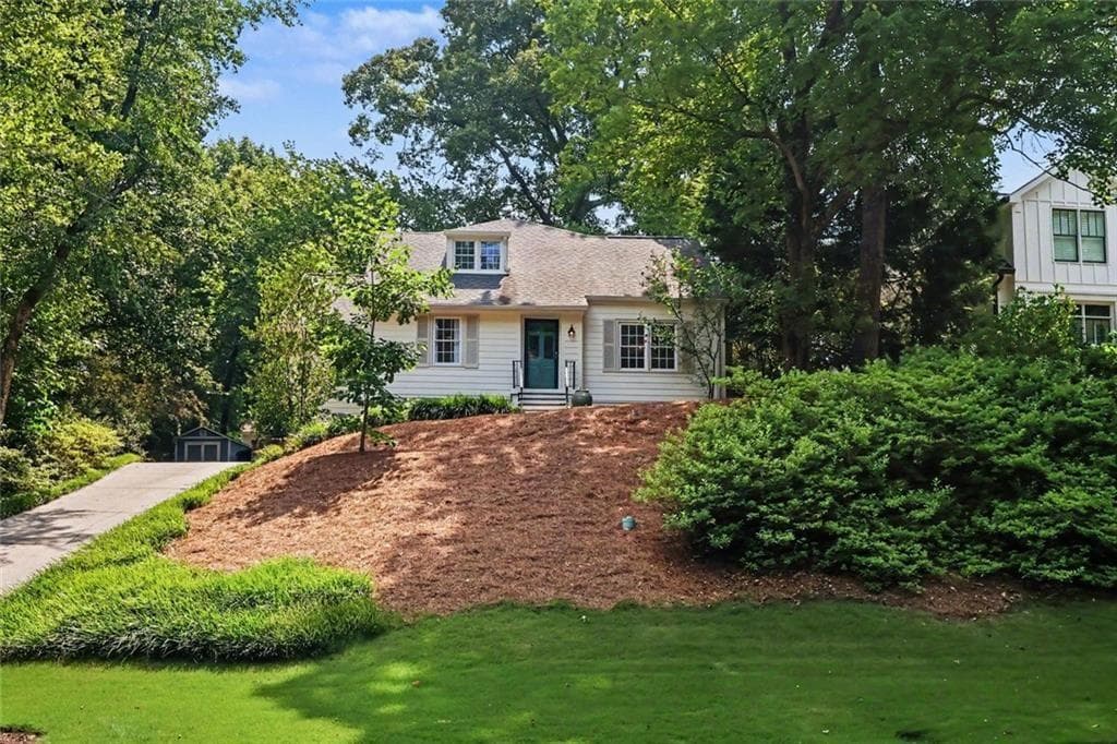 4 bedroom, 4 bathroom, 2,809 sq ft single family residence under contract at 3055 Skyland Drive, Atlanta, GA 30341 — photo 2