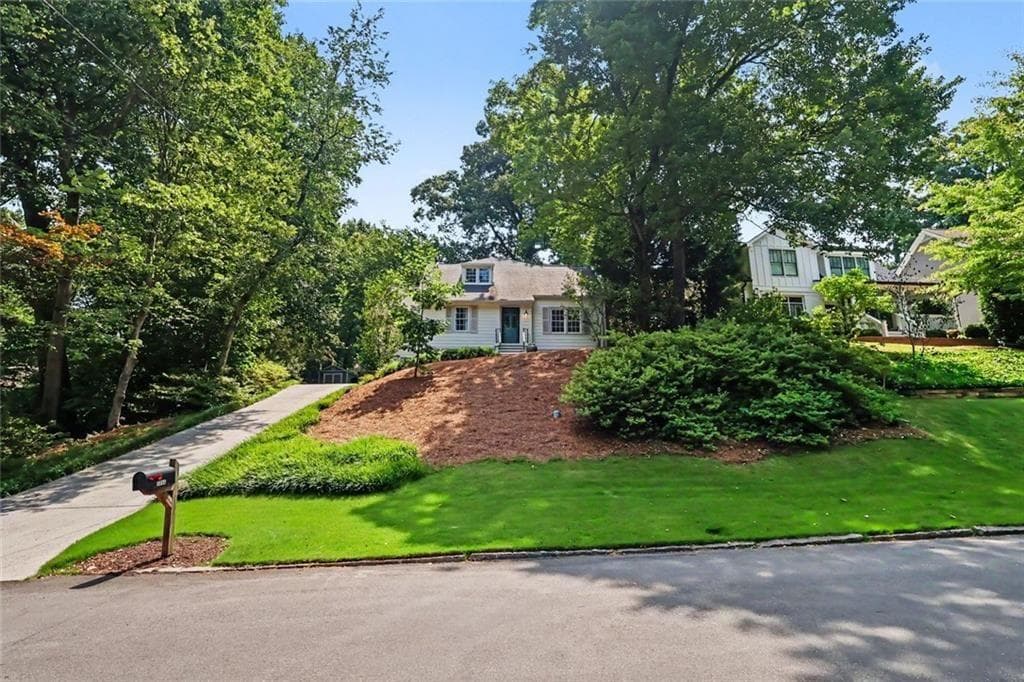 4 bedroom, 4 bathroom, 2,809 sq ft single family residence under contract at 3055 Skyland Drive, Atlanta, GA 30341 — photo 7