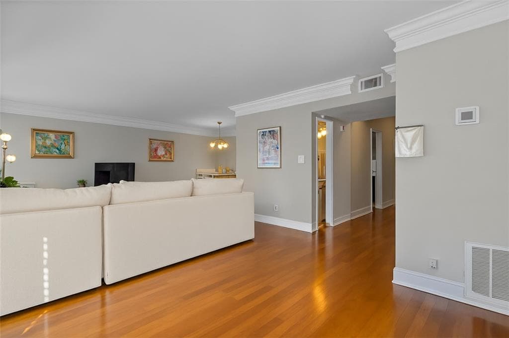 3 bedroom, 3 bathroom, 1,632 sq ft condominium for sale at 6980 Roswell Road A8, Atlanta, GA 30328 — photo 4