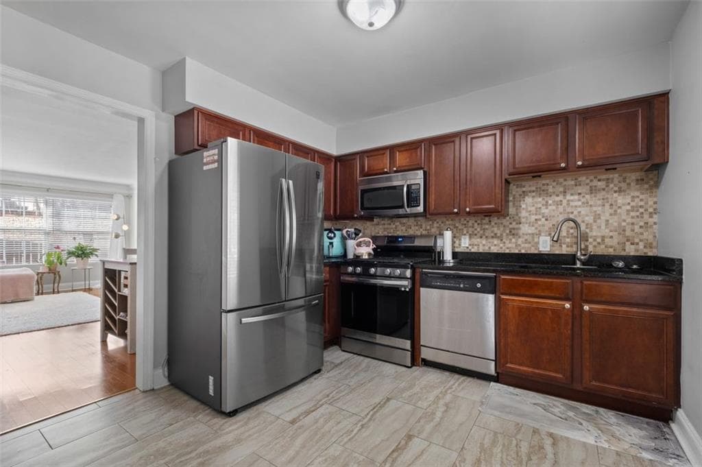 3 bedroom, 3 bathroom, 1,632 sq ft condominium for sale at 6980 Roswell Road A8, Atlanta, GA 30328 — photo 6