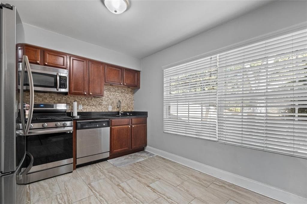3 bedroom, 3 bathroom, 1,632 sq ft condominium for sale at 6980 Roswell Road A8, Atlanta, GA 30328 — photo 7