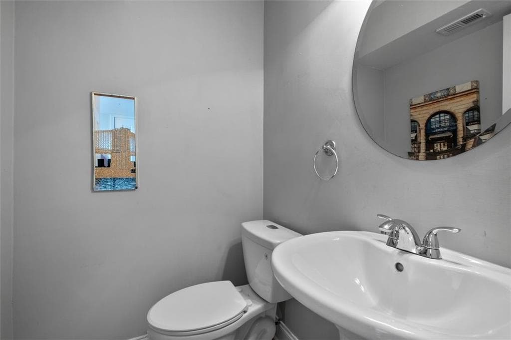 3 bedroom, 3 bathroom, 1,632 sq ft condominium for sale at 6980 Roswell Road A8, Atlanta, GA 30328 — photo 9