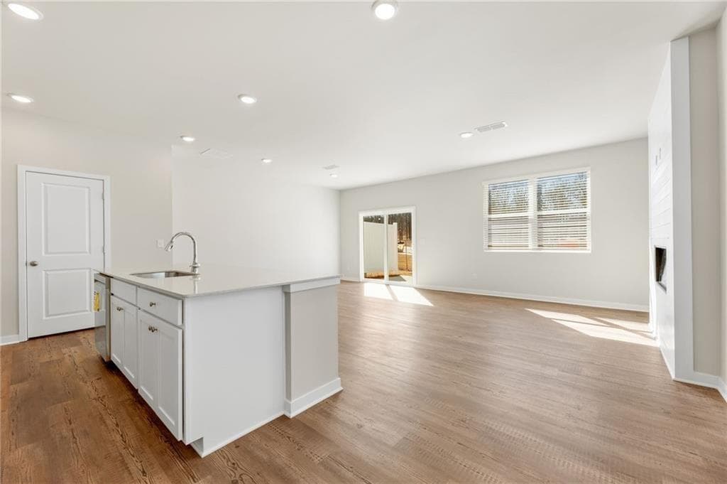 3 bedroom, 3 bathroom, 1,855 sq ft townhouse under contract at 2000 Underwood Drive 1, Lawrenceville, GA 30043 — photo 3