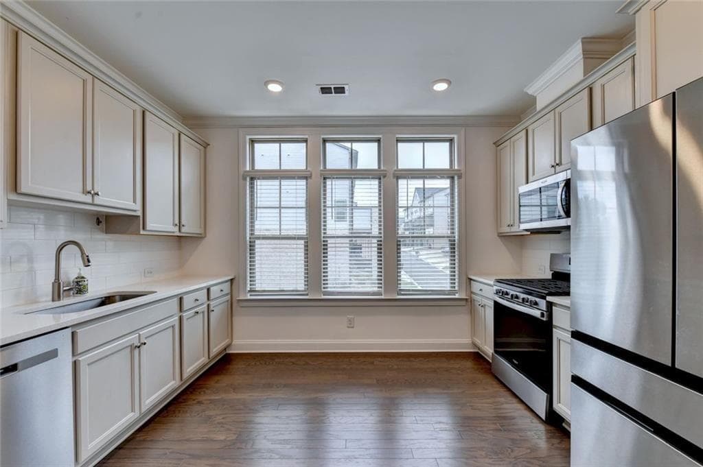 3 bedroom, 4 bathroom, 1,645 sq ft townhouse for sale at 2612 Caruso Way, Atlanta, GA 30339 — photo 2