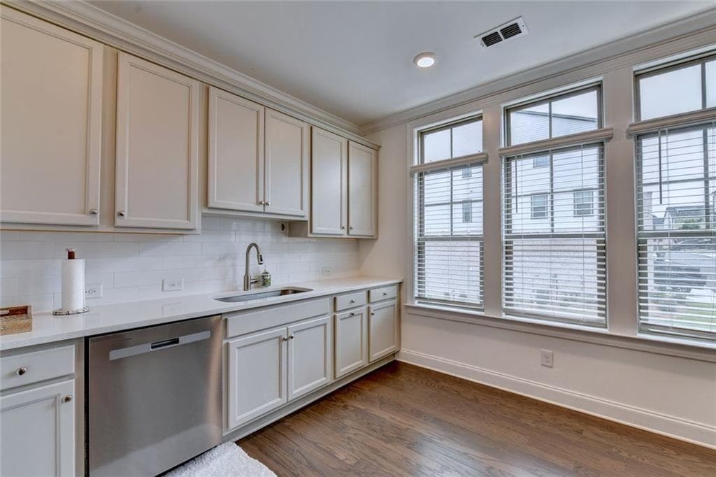 3 bedroom, 4 bathroom, 1,645 sq ft townhouse for sale at 2612 Caruso Way, Atlanta, GA 30339 — photo 3