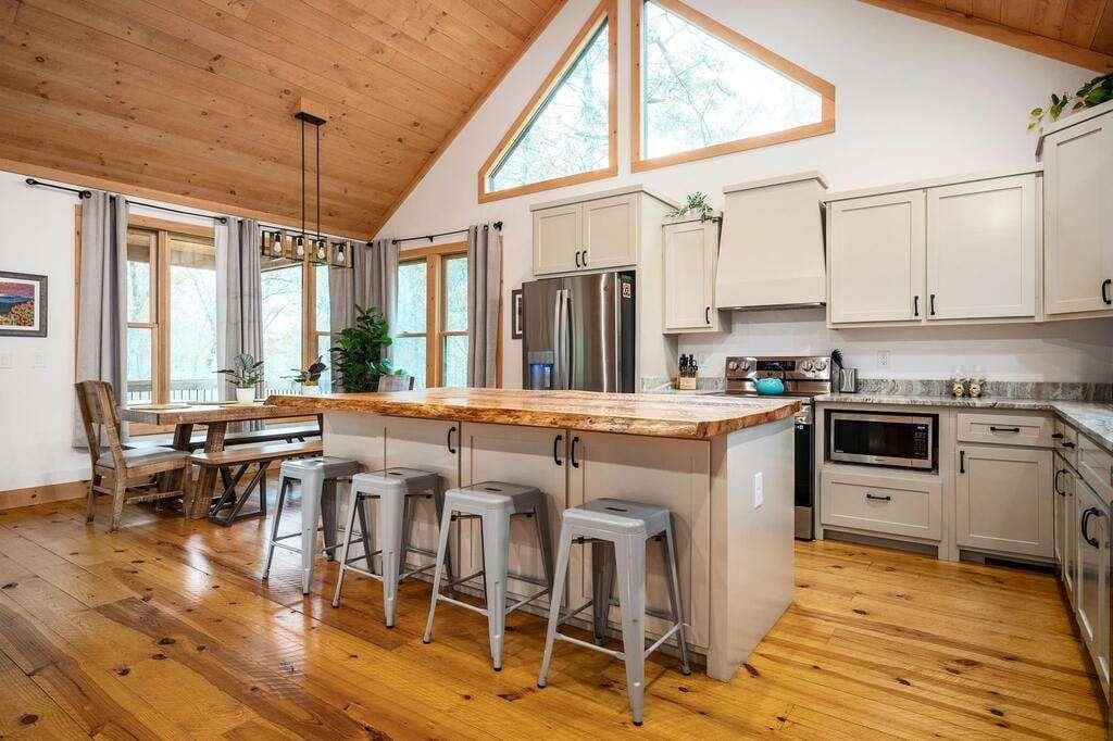 4 bedroom, 4 bathroom, 2,112 sq ft single family residence under contract at 284 Lees Ride, Mccaysville, GA 30555 — photo 5