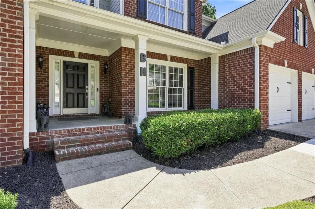 5 bedroom, 5 bathroom, 4,903 sq ft single family residence for sale at 7027 Bennington Lane, Cumming, GA 30041 — photo 5