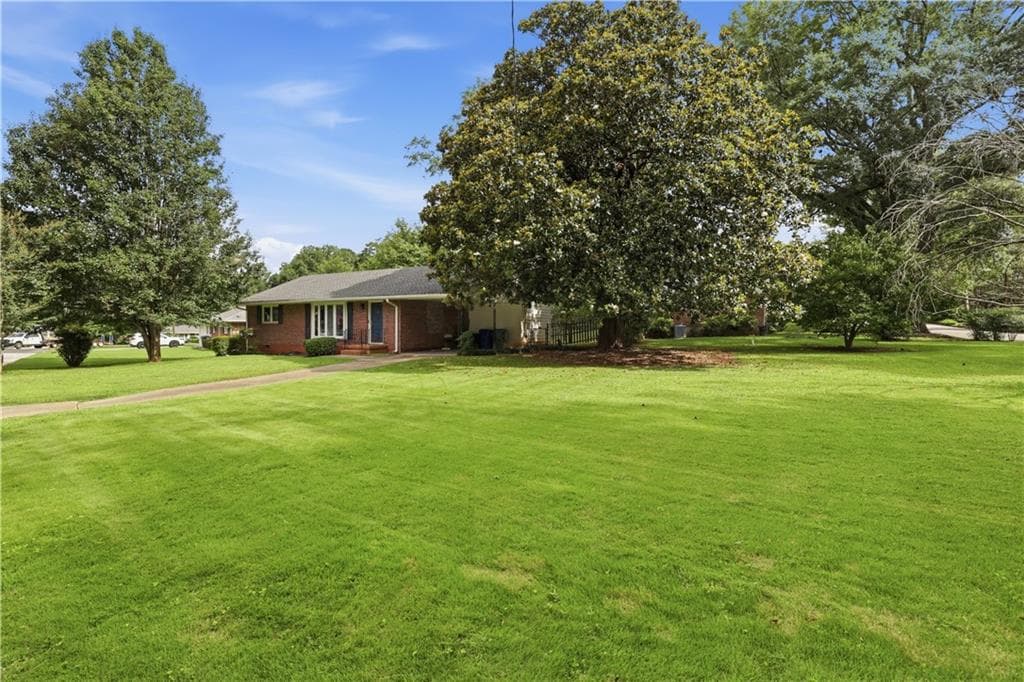 3 bedroom, 2 bathroom, 1,254 sq ft single family residence for sale at 2224 Rando Lane, Atlanta, GA 30318 — photo 2