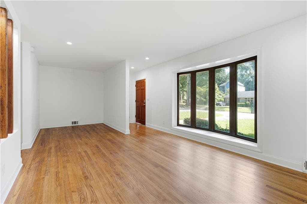 3 bedroom, 2 bathroom, 1,254 sq ft single family residence for sale at 2224 Rando Lane, Atlanta, GA 30318 — photo 3
