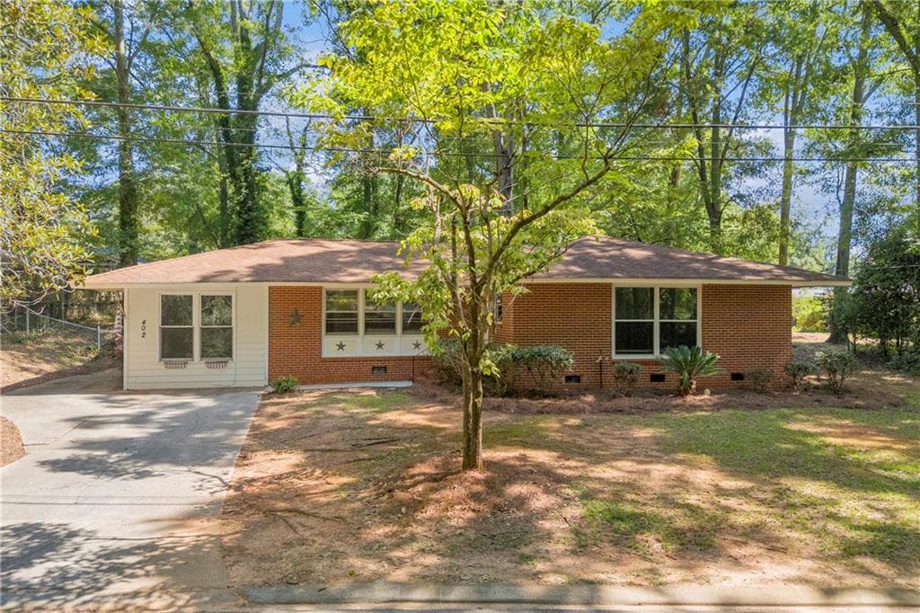 3 bedroom, 2 bathroom, 1,742 sq ft single family residence for sale at 402 Woodland Road, Monroe, GA 30655 — photo 2
