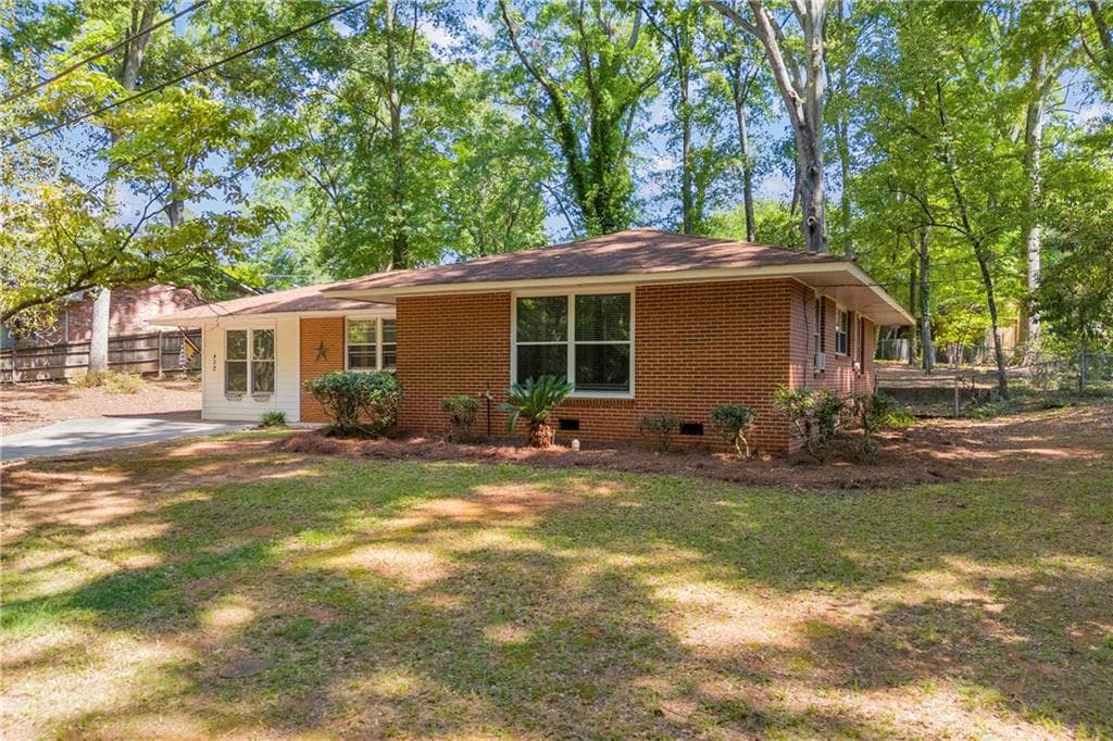 3 bedroom, 2 bathroom, 1,742 sq ft single family residence for sale at 402 Woodland Road, Monroe, GA 30655 — photo 4