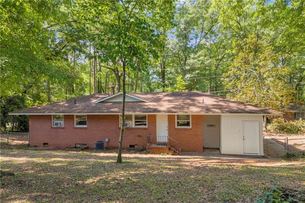 3 bedroom, 2 bathroom, 1,742 sq ft single family residence for sale at 402 Woodland Road, Monroe, GA 30655 — photo 5