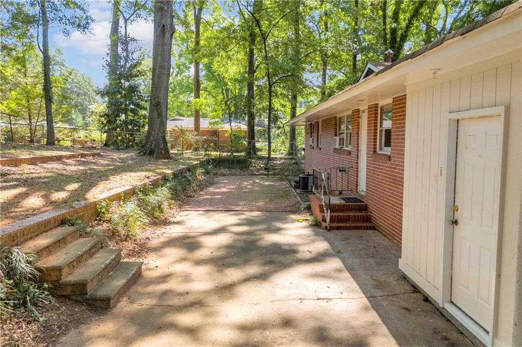 3 bedroom, 2 bathroom, 1,742 sq ft single family residence for sale at 402 Woodland Road, Monroe, GA 30655 — photo 7