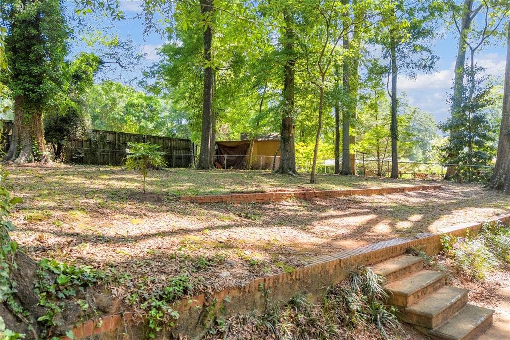 3 bedroom, 2 bathroom, 1,742 sq ft single family residence for sale at 402 Woodland Road, Monroe, GA 30655 — photo 8