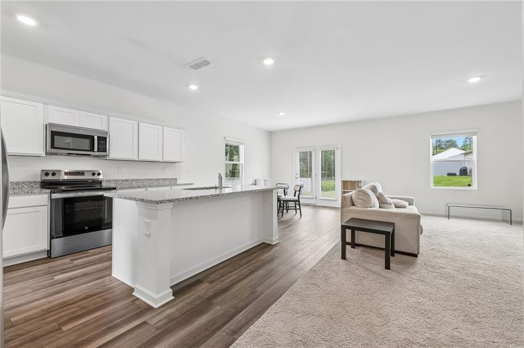 4 bedroom, 3 bathroom, 2,508 sq ft single family residence for sale at 402 San Sebastian Drive, Locust Grove, GA 30248 — photo 3