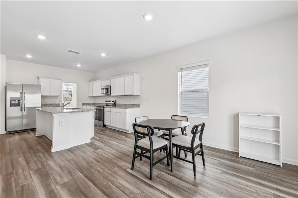 4 bedroom, 3 bathroom, 2,508 sq ft single family residence for sale at 402 San Sebastian Drive, Locust Grove, GA 30248 — photo 4