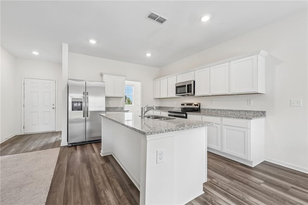 4 bedroom, 3 bathroom, 2,508 sq ft single family residence for sale at 402 San Sebastian Drive, Locust Grove, GA 30248 — photo 5
