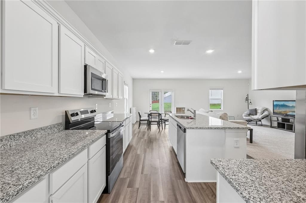 4 bedroom, 3 bathroom, 2,508 sq ft single family residence for sale at 402 San Sebastian Drive, Locust Grove, GA 30248 — photo 6