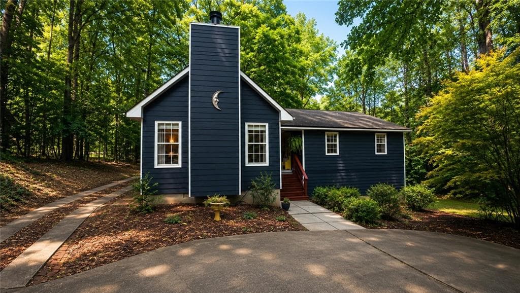 3 bedroom, 2 bathroom, 1,697 sq ft single family residence under contract at 125 Maple Place, Fayetteville, GA 30215