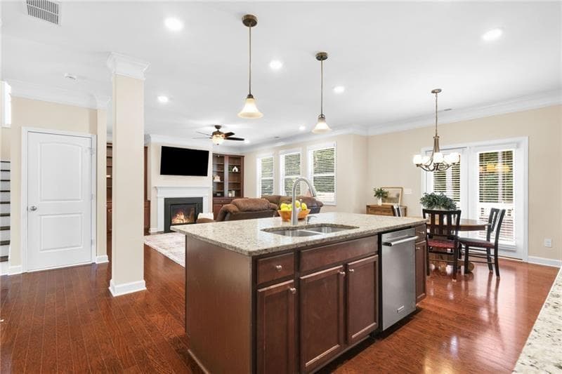 6 bedroom, 4 bathroom, 4,013 sq ft single family residence for sale at 526 Rokeby Drive, Woodstock, GA 30188 — photo 9