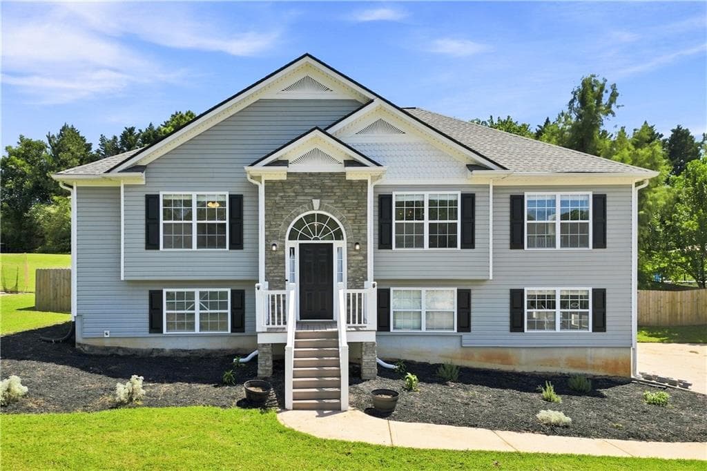 4 bedroom, 3 bathroom, 2,531 sq ft single family residence under contract at 39 Dunleith Drive, Dallas, GA 30132
