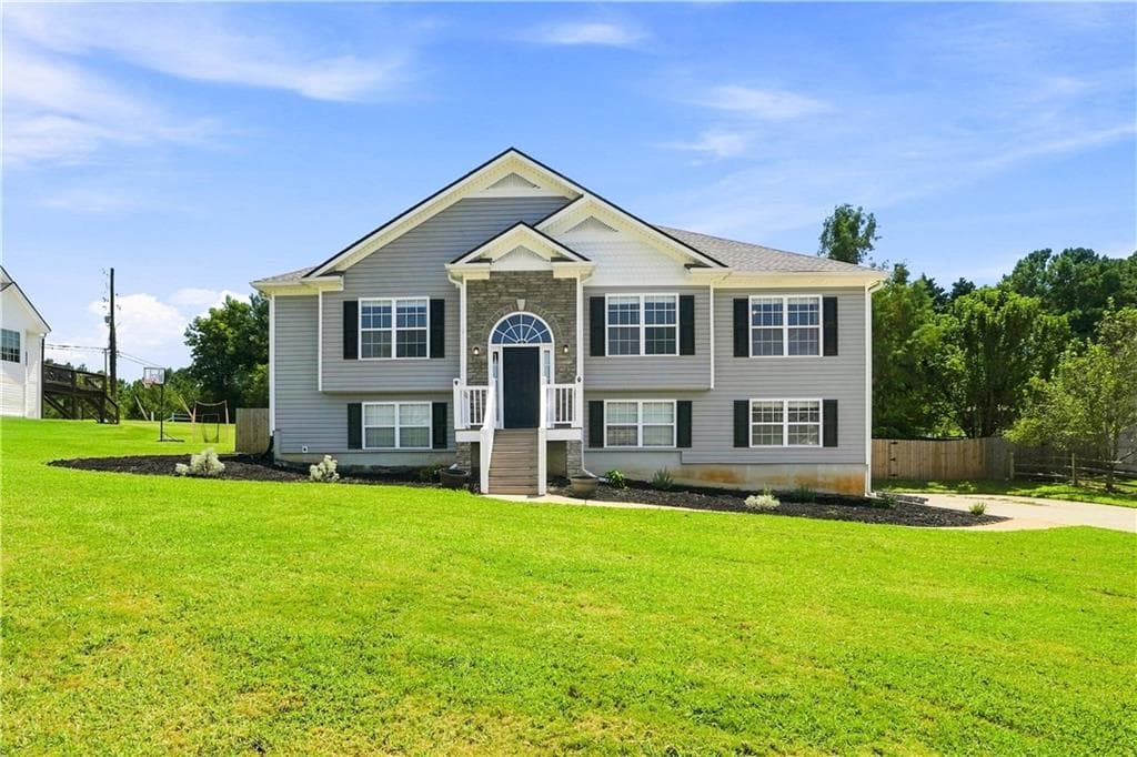 4 bedroom, 3 bathroom, 2,531 sq ft single family residence under contract at 39 Dunleith Drive, Dallas, GA 30132 — photo 2