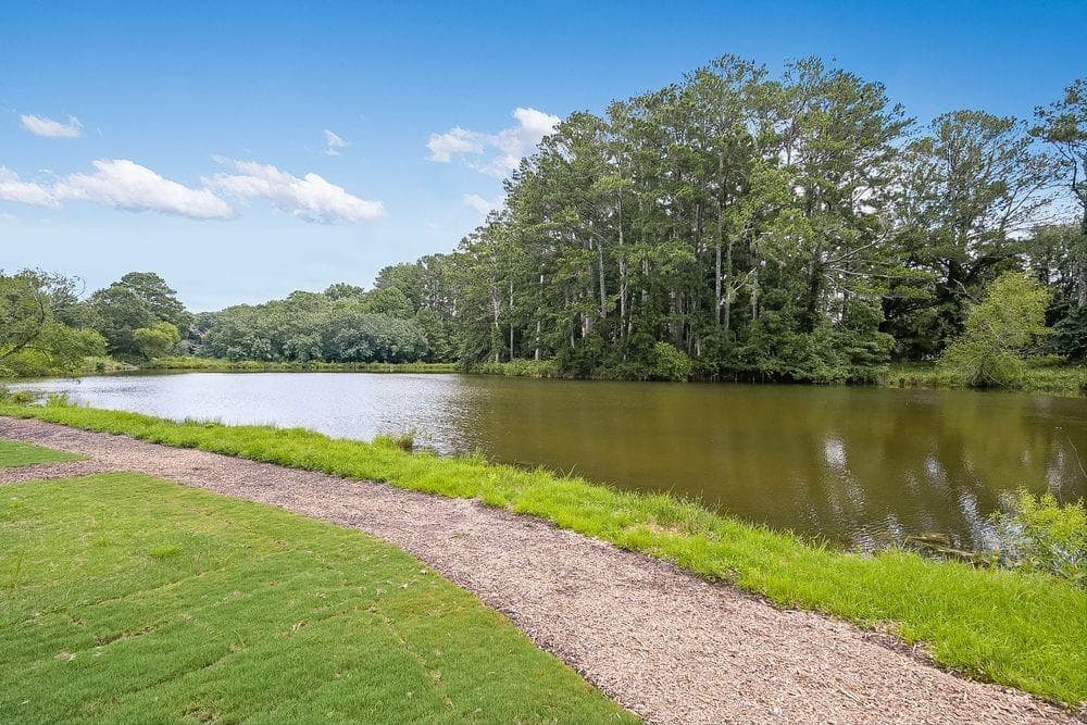 5 bedroom, 4 bathroom, 2,631 sq ft single family residence for sale at 1673 Fawlocke Run, Loganville, GA 30052 — photo 3