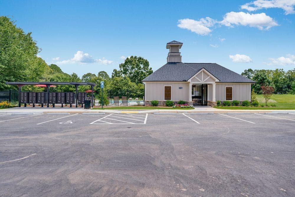 5 bedroom, 4 bathroom, 2,631 sq ft single family residence for sale at 1673 Fawlocke Run, Loganville, GA 30052 — photo 5