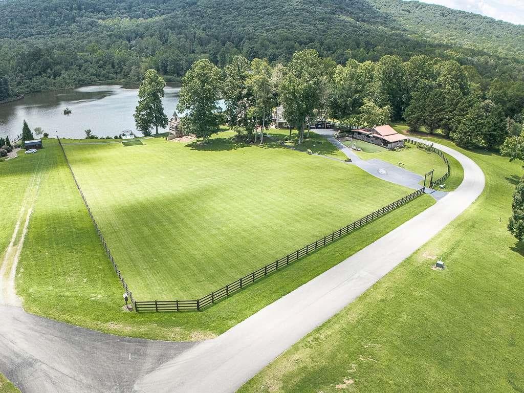 6 bedroom, 6 bathroom, 6,284 sq ft single family residence for sale at 201 Mountainside Parkway, Ellijay, GA 30536 — photo 3