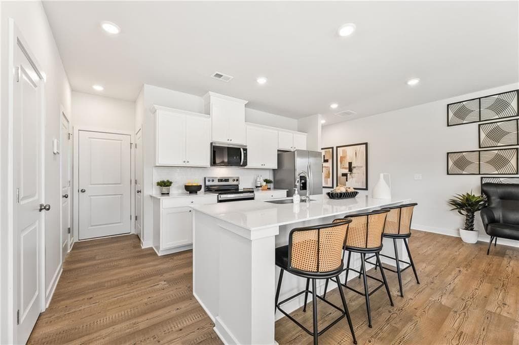 3 bedroom, 3 bathroom, 1,855 sq ft townhouse for sale at 1231 Brooks Ryan Run 85, Lawrenceville, GA 30043 — photo 4
