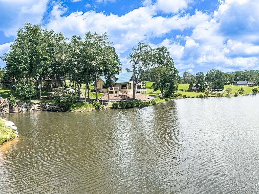 6 bedroom, 6 bathroom, 6,284 sq ft single family residence for sale at 201 Mountainside Parkway, Ellijay, GA 30536 — photo 5