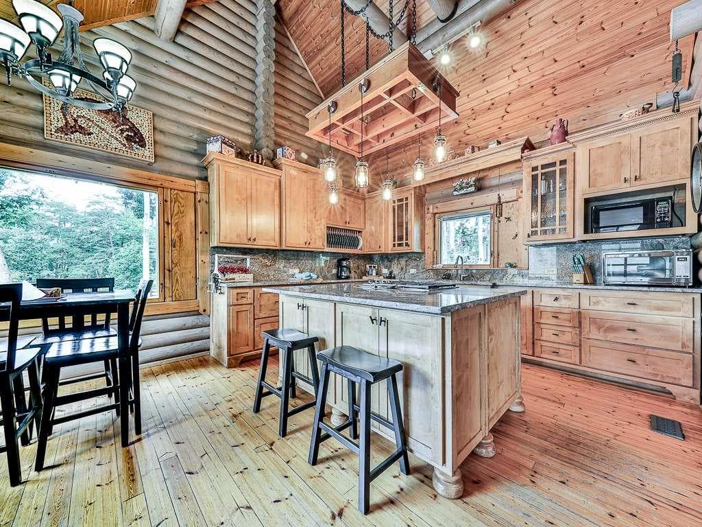 6 bedroom, 6 bathroom, 6,284 sq ft single family residence for sale at 201 Mountainside Parkway, Ellijay, GA 30536 — photo 8