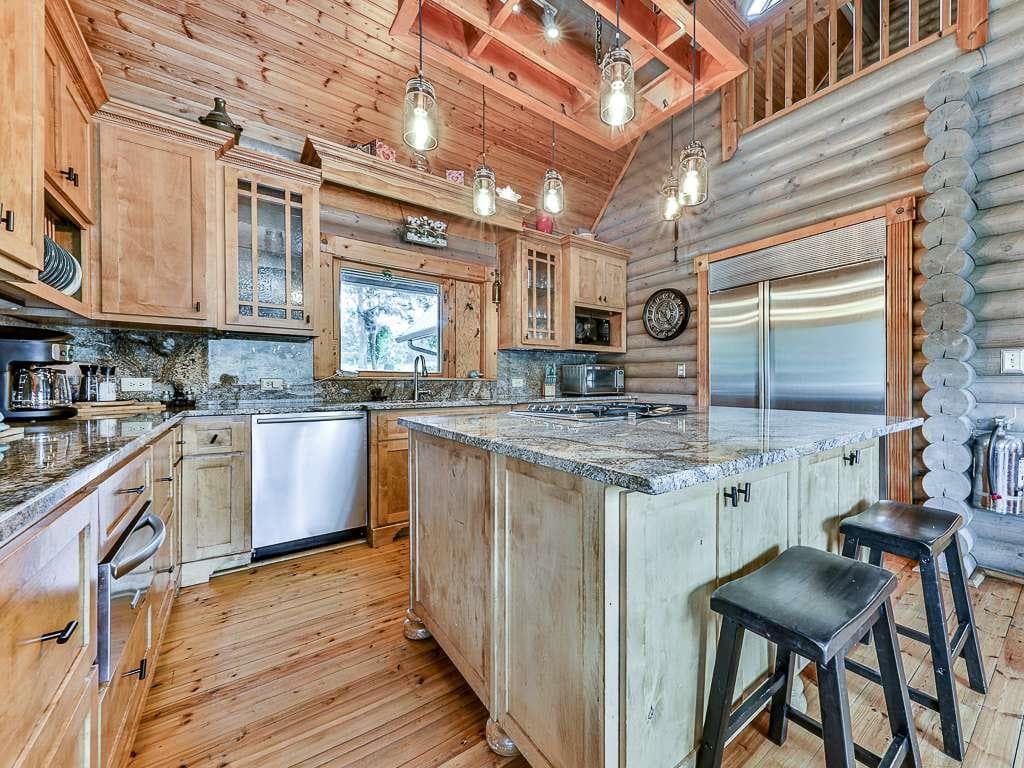 6 bedroom, 6 bathroom, 6,284 sq ft single family residence for sale at 201 Mountainside Parkway, Ellijay, GA 30536 — photo 9