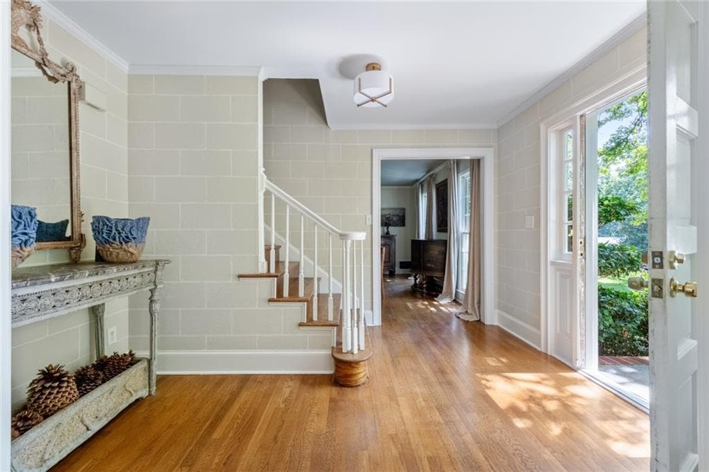 4 bedroom, 3 bathroom, 3,432 sq ft single family residence for sale at 5506 Whitewood Court, Dunwoody, GA 30338 — photo 4
