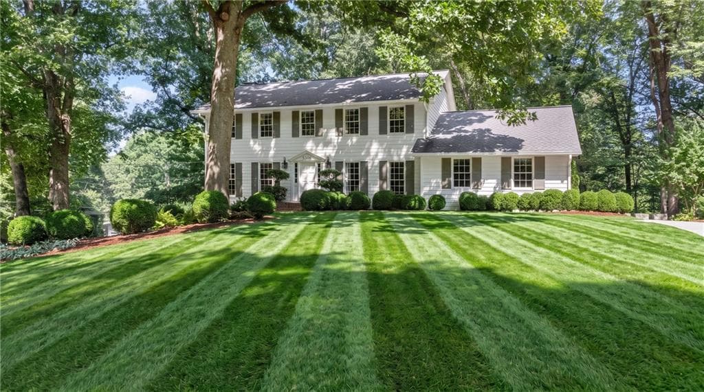 4 bedroom, 3 bathroom, 3,432 sq ft single family residence for sale at 5506 Whitewood Court, Dunwoody, GA 30338 — photo 2