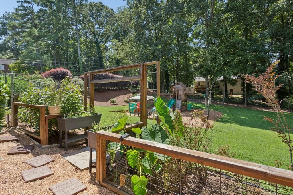 4 bedroom, 3 bathroom, 2,700 sq ft single family residence for sale at 212 Simpson Drive, Kennesaw, GA 30144 — photo 6