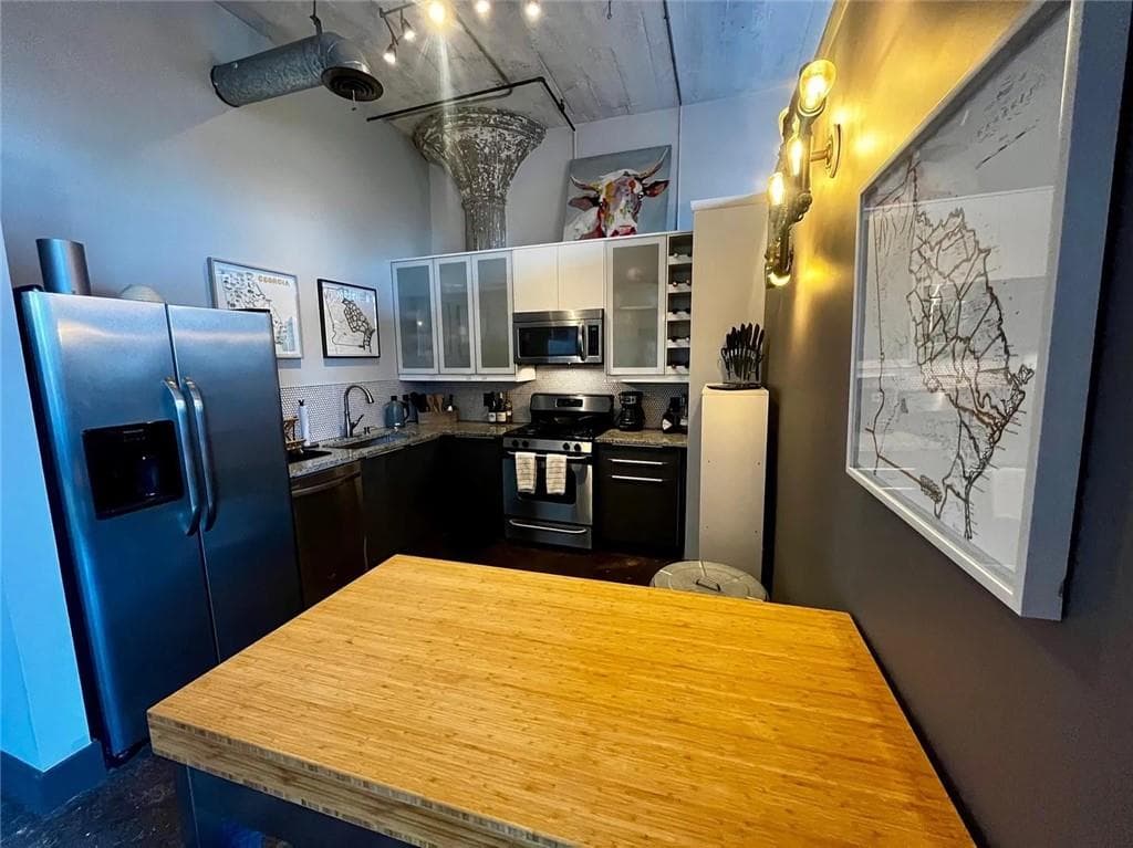 1 bedroom, 1 bathroom, 1,099 sq ft condominium for sale at 434 Marietta Street 204, Atlanta, GA 30313 — photo 8