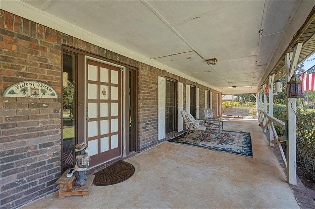4 bedroom, 3 bathroom, 2,400 sq ft single family residence under contract at 6198 N Summers Circle, Douglasville, GA 30135 — photo 7