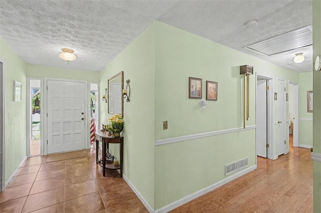 4 bedroom, 3 bathroom, 2,400 sq ft single family residence under contract at 6198 N Summers Circle, Douglasville, GA 30135 — photo 9