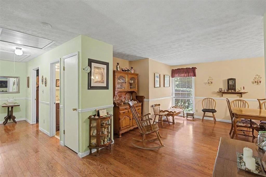 4 bedroom, 3 bathroom, 2,400 sq ft single family residence under contract at 6198 N Summers Circle, Douglasville, GA 30135 — photo 10