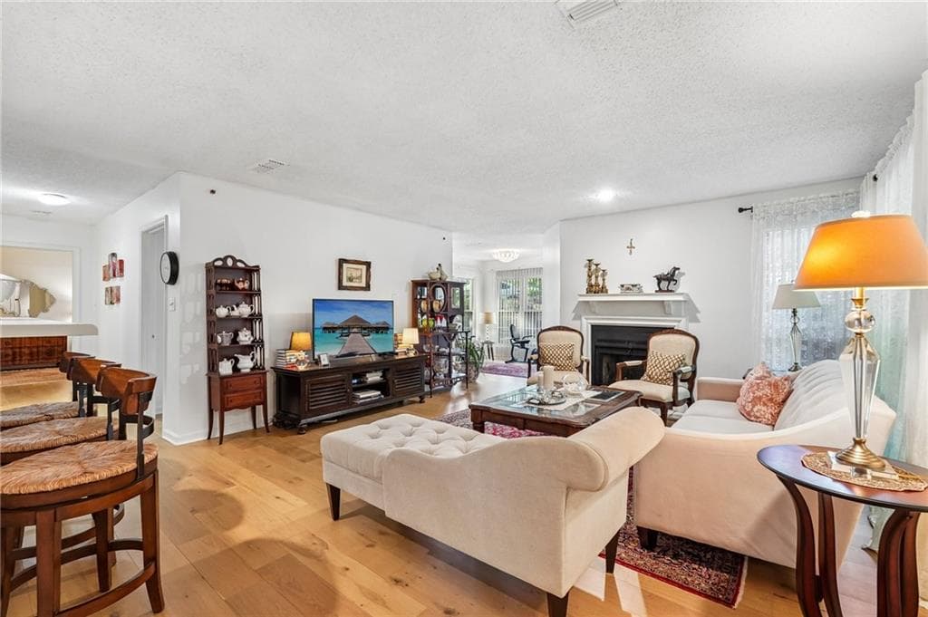 2 bedroom, 2 bathroom, 1,379 sq ft condominium for sale at 403 Mill Pond Court, Smyrna, GA 30082 — photo 2