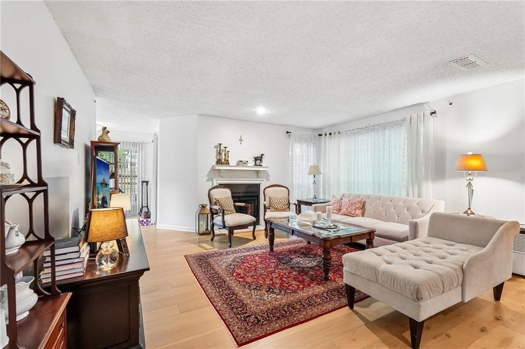 2 bedroom, 2 bathroom, 1,379 sq ft condominium for sale at 403 Mill Pond Court, Smyrna, GA 30082 — photo 3