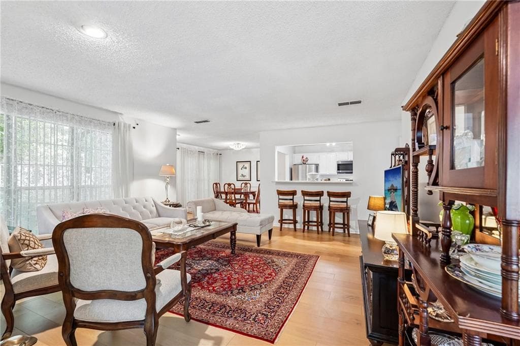 2 bedroom, 2 bathroom, 1,379 sq ft condominium for sale at 403 Mill Pond Court, Smyrna, GA 30082 — photo 4